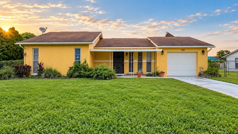 135 Oaxaca Ln, FL