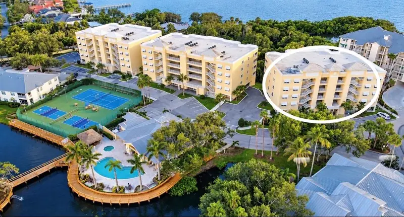 250 Hidden Bay Dr #302, FL