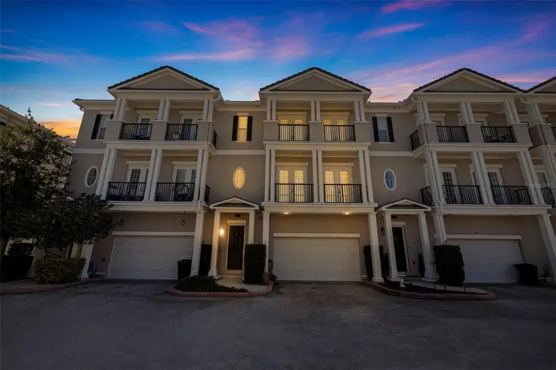 300 Newbury Pl N, FL