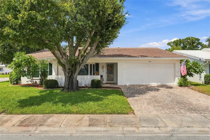 3939 90th Ter N, FL