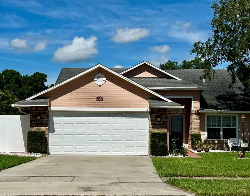 830 Lake Como Dr, FL