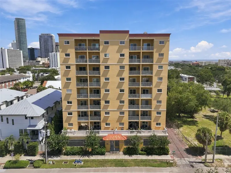 316 8th St S #304, FL