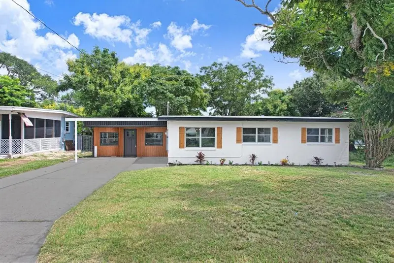 124 Edgewater Dr, FL