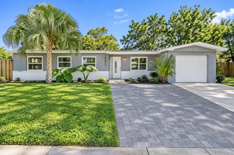 345 Country Club Dr, FL
