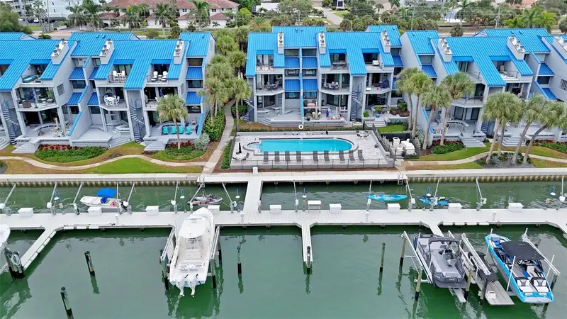 910 Pinellas Bayway S #107, FL
