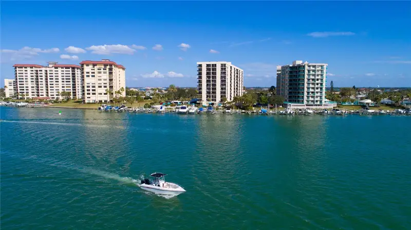 690 Island Way #511, FL