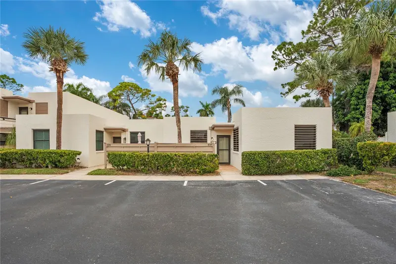 597 Lakeside Dr #205, FL