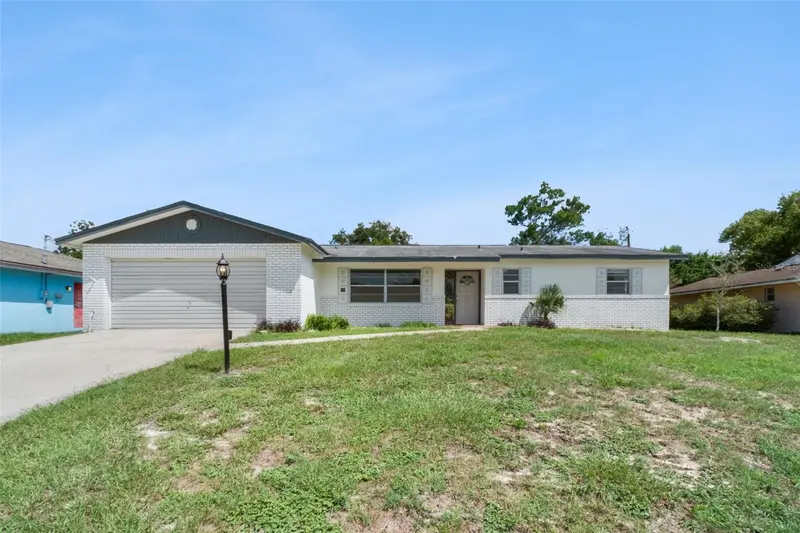 1679 E Apache Cir, FL