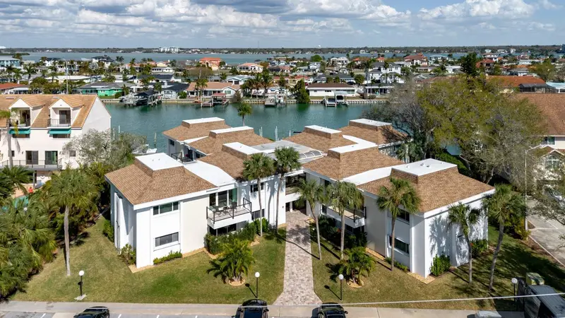 311 Island Way #101, FL