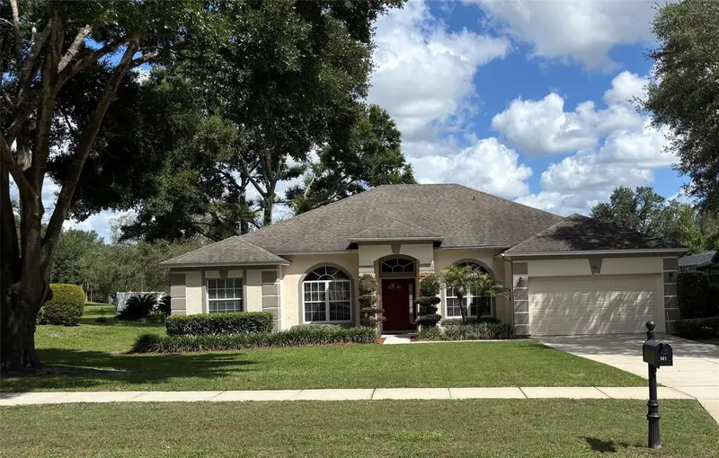 561 Strathclyde Ct, FL