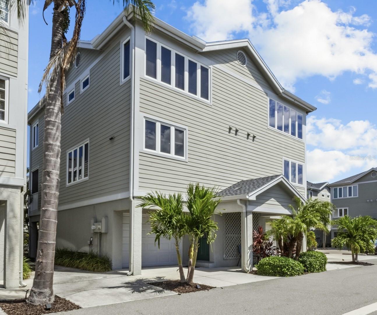 521 Forest Way, FL