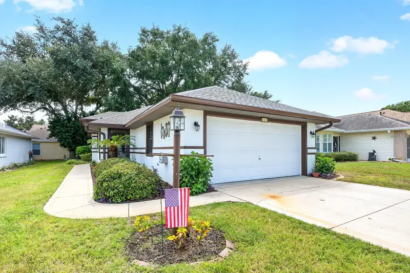 21212 Royal St Georges Ln, FL
