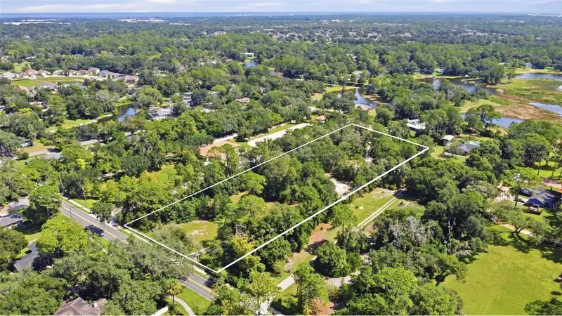 N Country Club Rd, FL