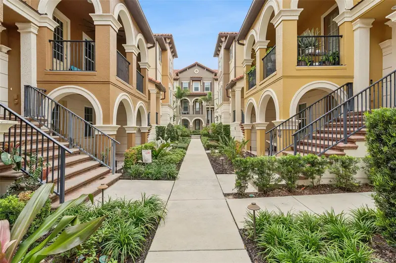 1048 Parma Cir, FL