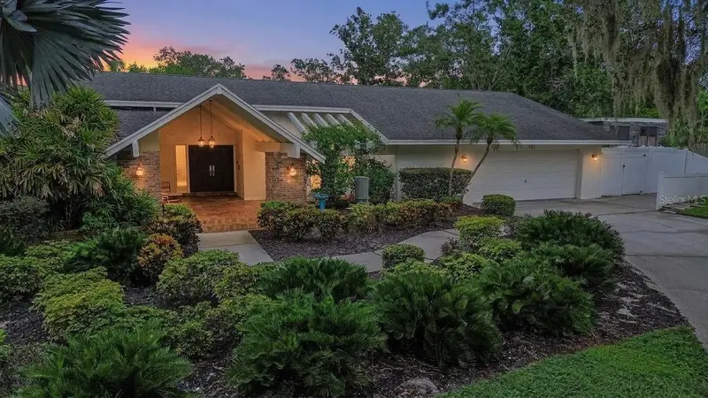 921 College Hill Dr, FL