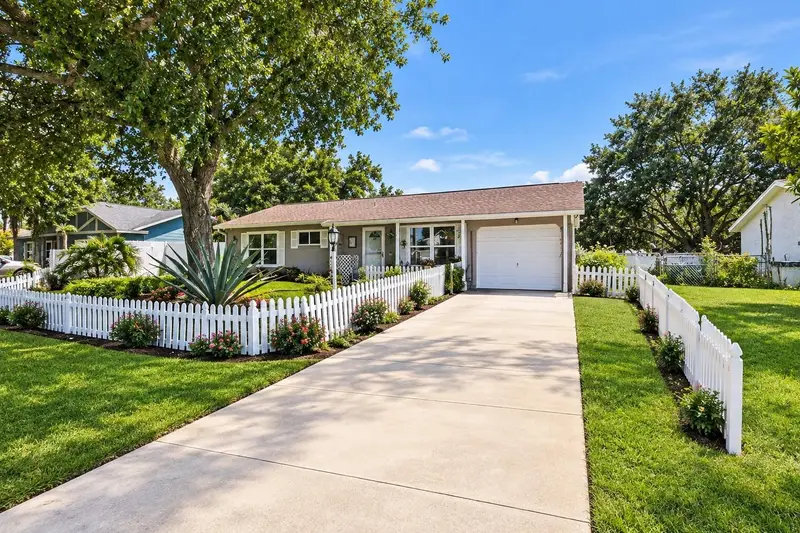 35 Hickory Track Way, FL