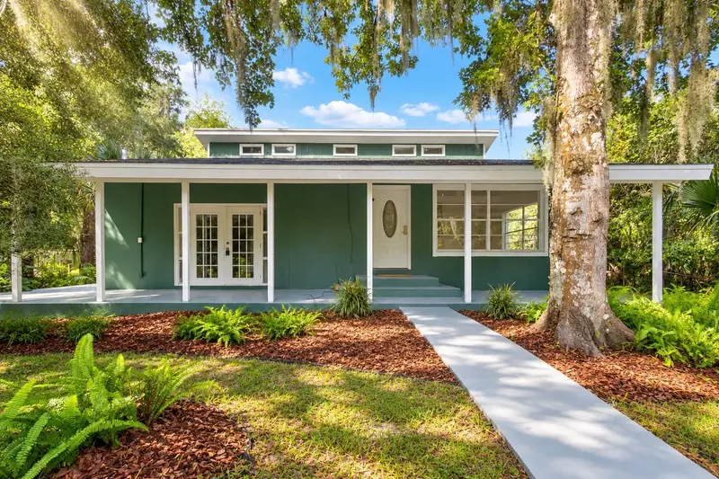 1800 James St, FL