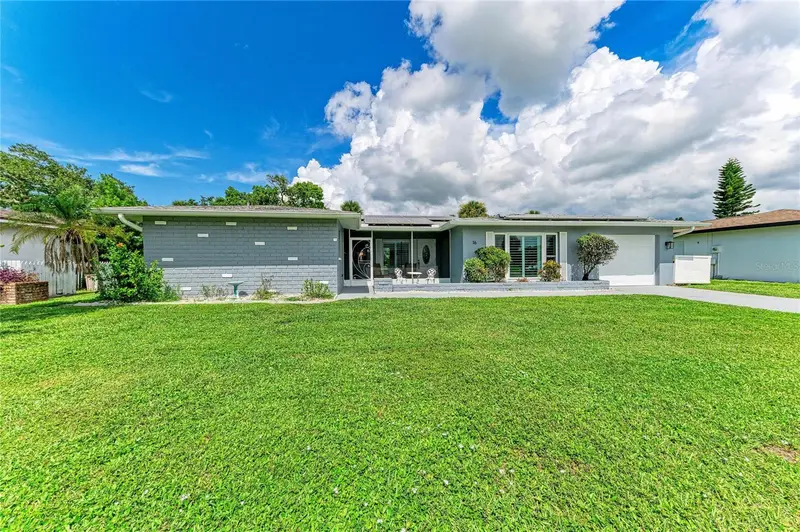 16 Oakland Hills Pl, FL