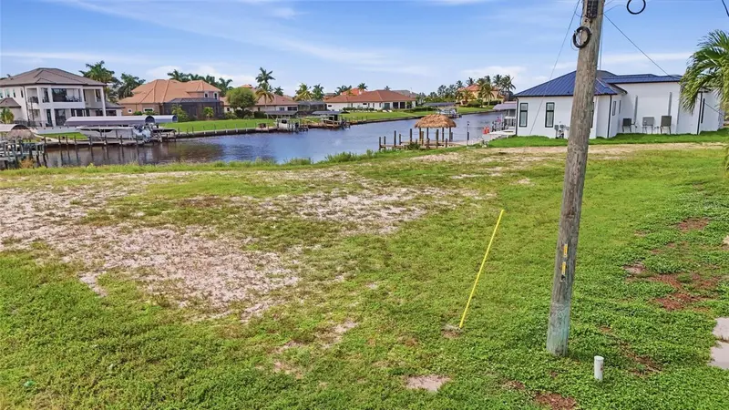 932 Old Burnt Store Rd N, FL
