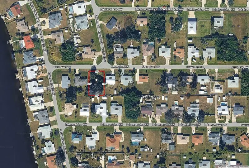 621 Grove Ave Nw, FL