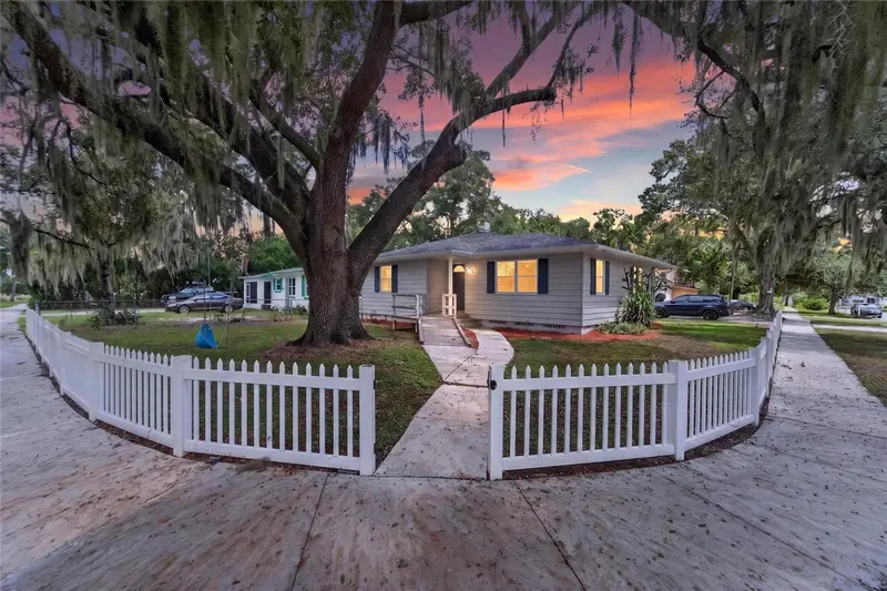 703 Interlachen Pkwy, FL