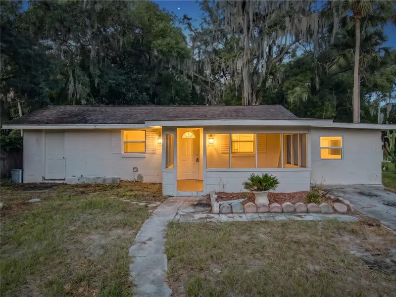 318 S Massachusetts Ave, FL