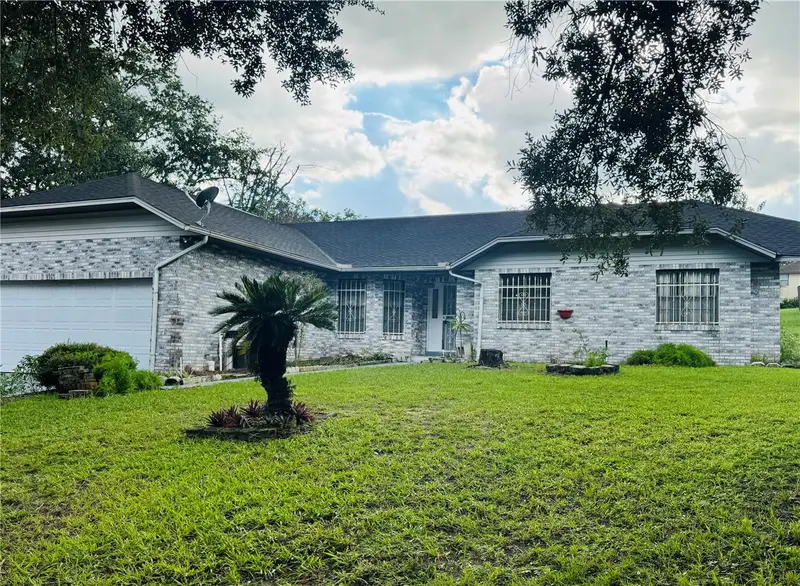 819 Chamberlain Loop, FL