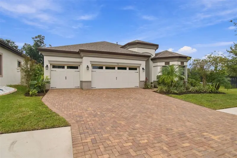 901 Grand Cresta Ave, FL