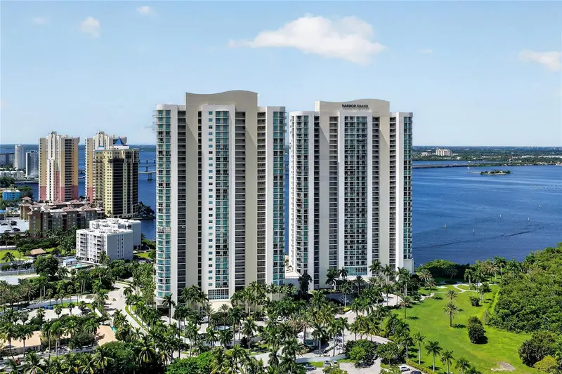 3000 Oasis Grand Blvd #1007, FL
