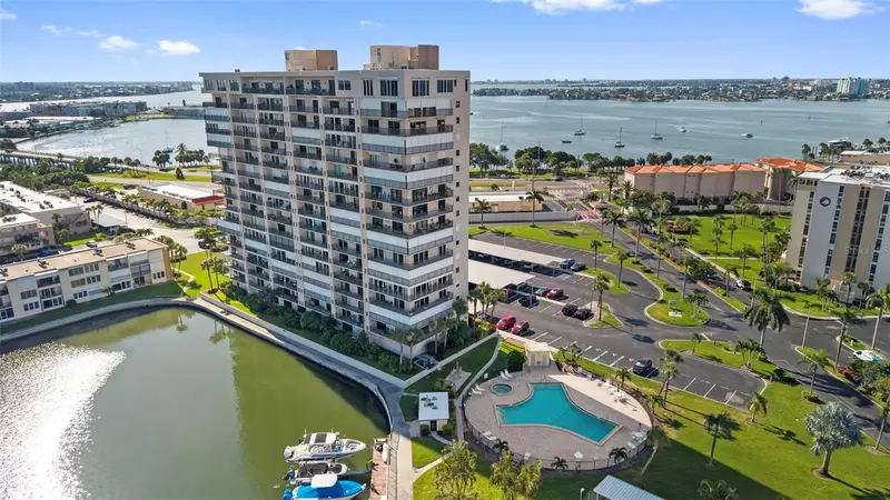 7300 Sun Island Dr S #1104, FL