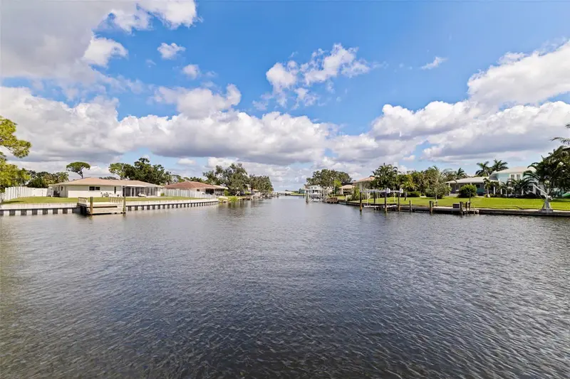 1894 Tanglewood Dr Ne, FL