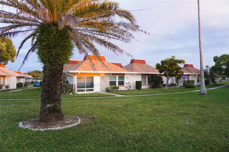 4337 Tahitian Gardens Cir #E, FL
