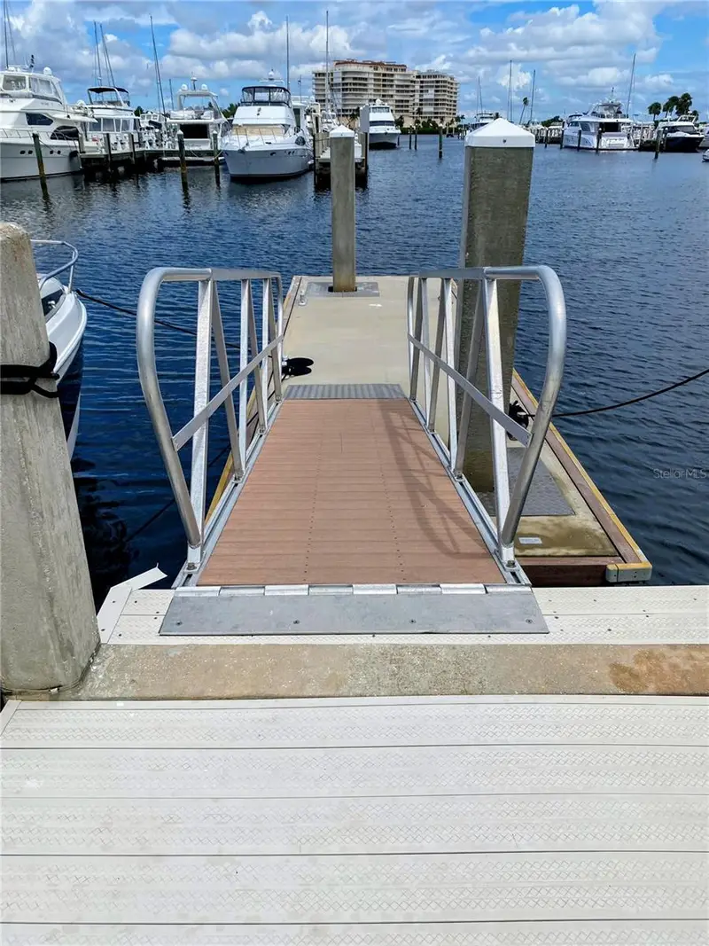 2800 Harbourside Dr #E-21, FL