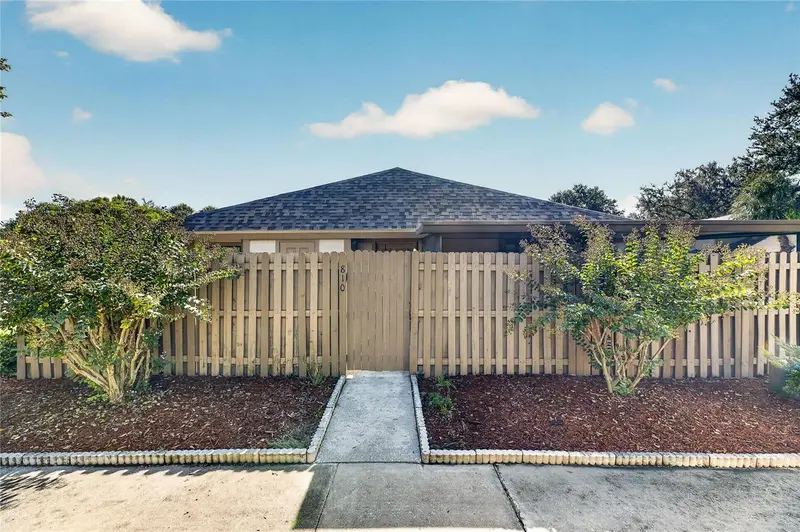 810 Hunters Ct, FL
