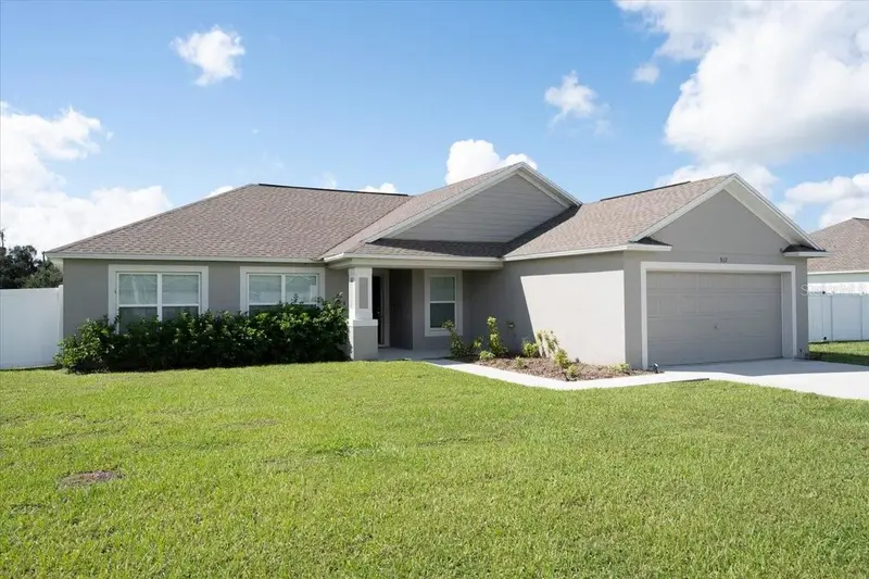 912 Lochland Loop, FL