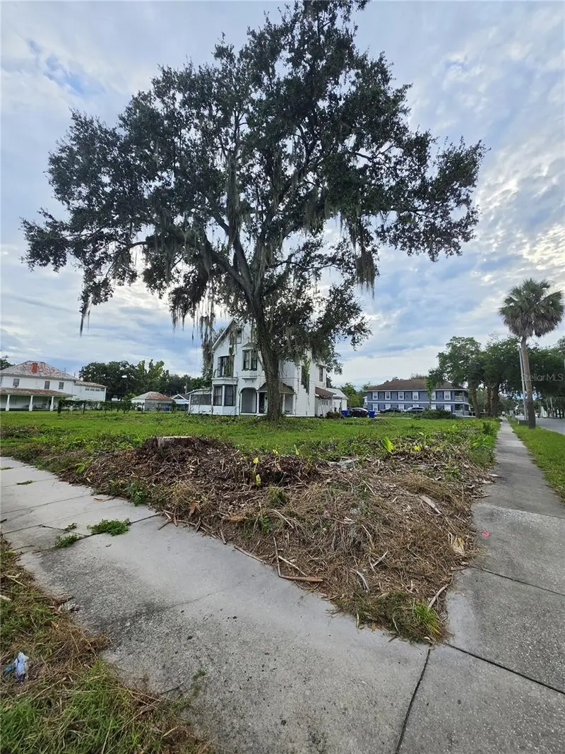 206 S Vernon Ave, FL
