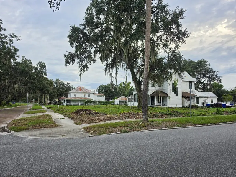 206 S Vernon Ave, FL