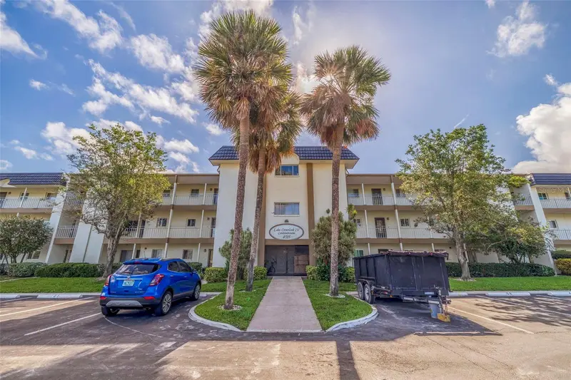 4595 Chancellor St Ne #105, FL