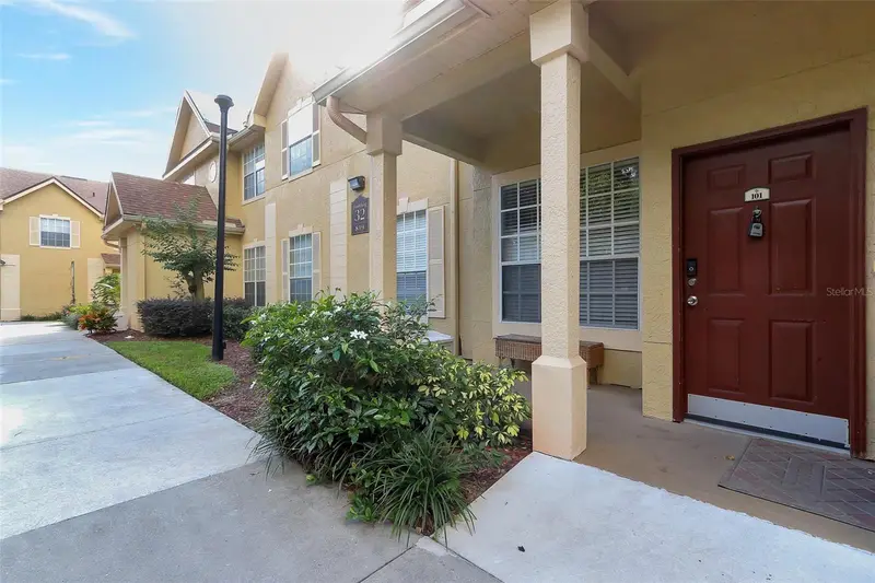 819 Grand Regency Pt #101, FL