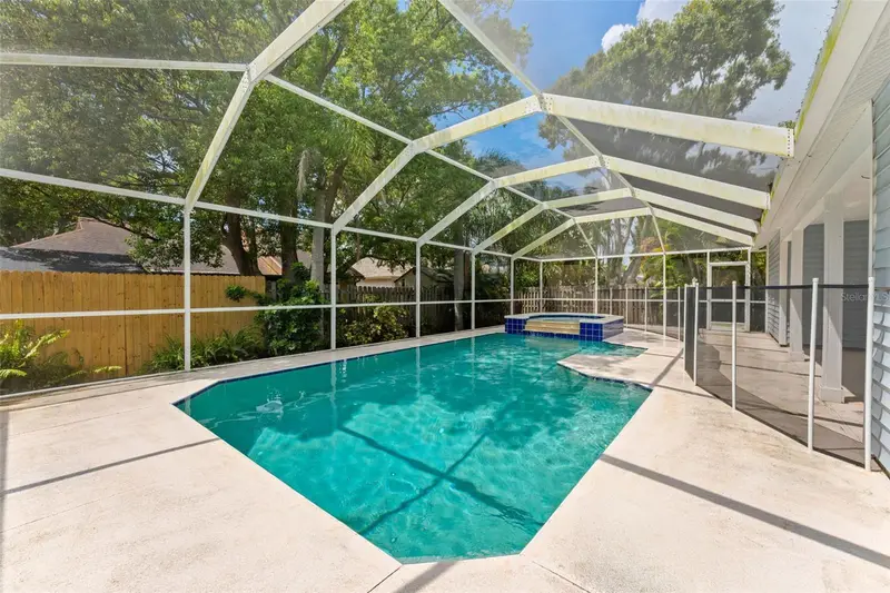 1435 Club Dr, FL