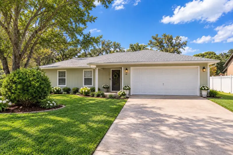 18 Fir Trl, FL