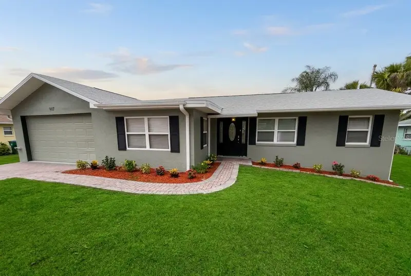907 Valentina Dr, FL