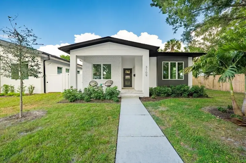 3109 Queen St N, FL
