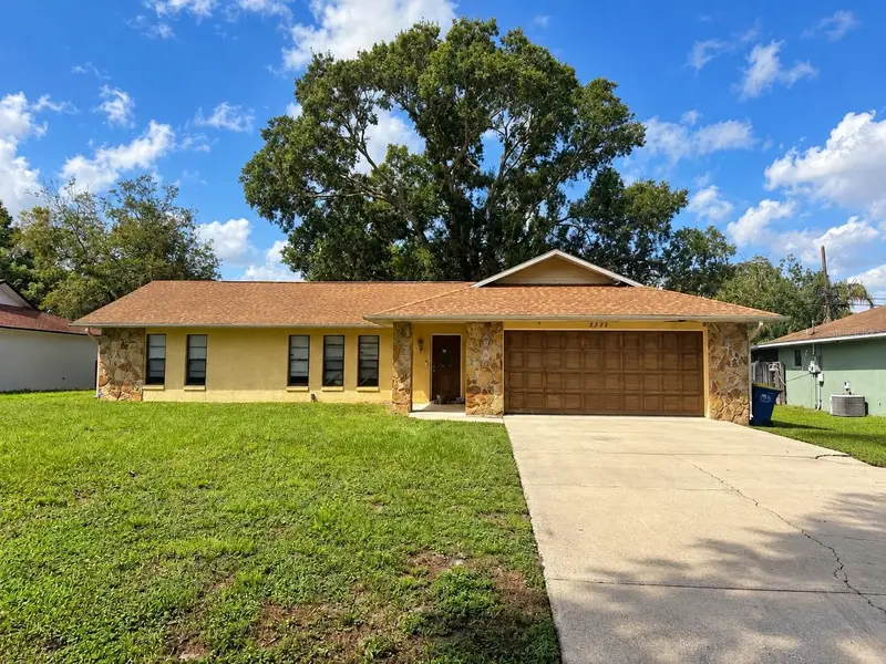 2322 Pine Tree Dr, FL