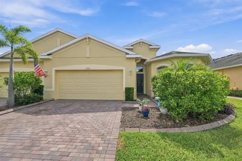 704 Chipper Dr, FL