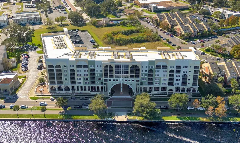 225 W Seminole Blvd #413, FL