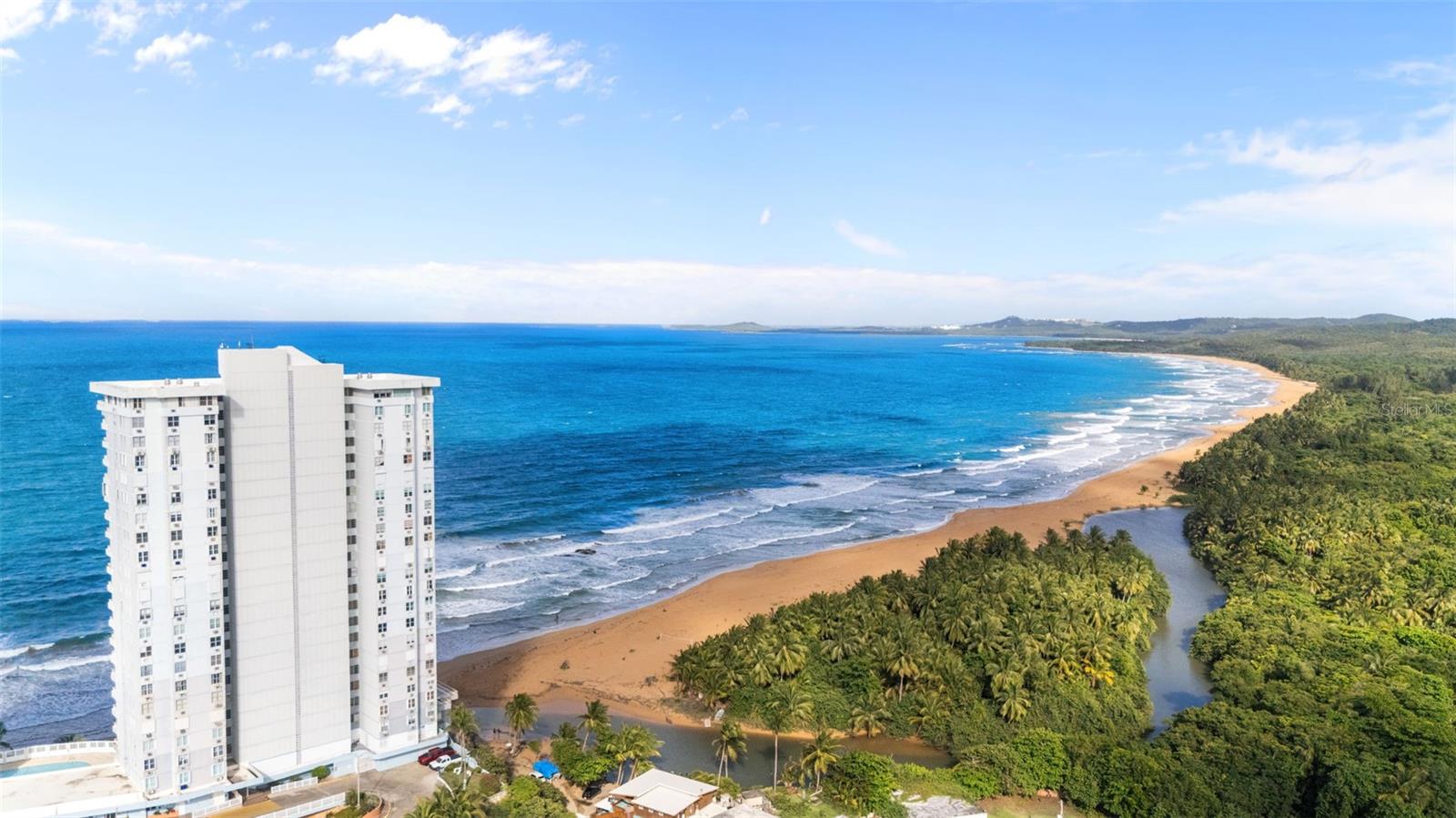 Esperanza St Cond. Sandy Hills #18-H, PR