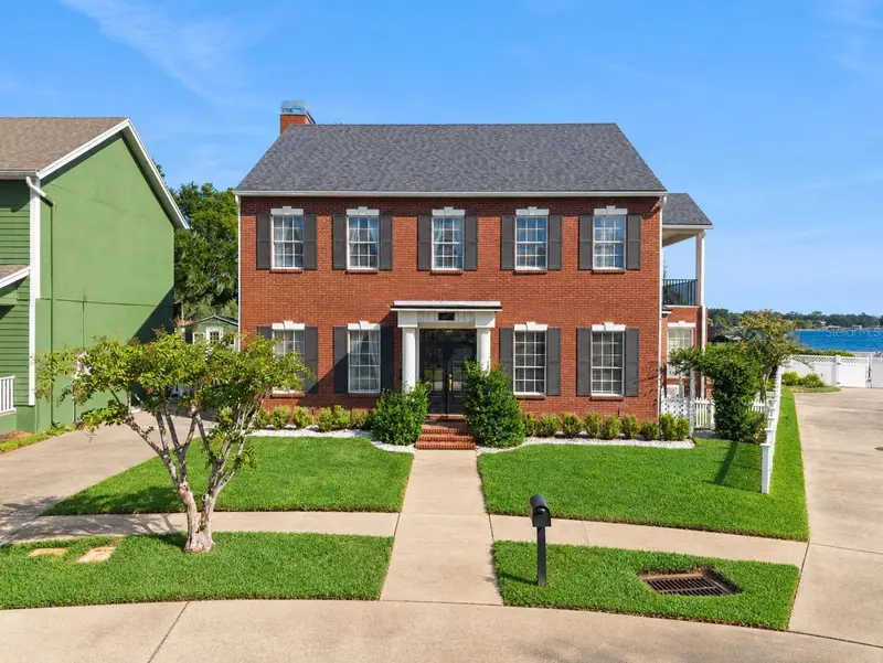 637 Lake Harbor Cir, FL