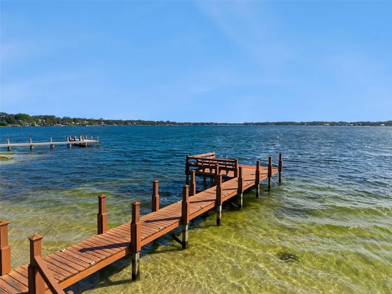 637 Lake Harbor Cir, FL