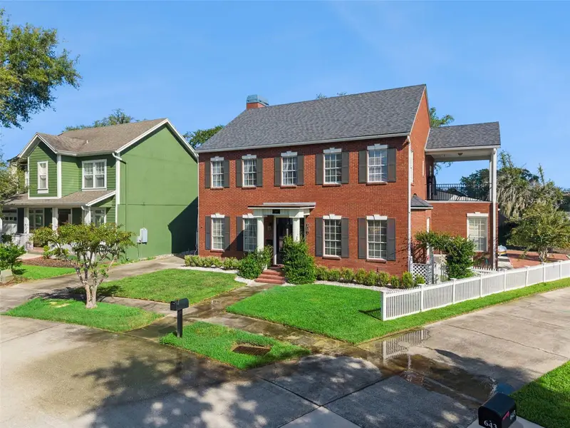 637 Lake Harbor Cir, FL